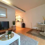 Perfect For Corporate & Business Travellers - Leeds City Centre - 3 Beds Apt - Monthly Offers