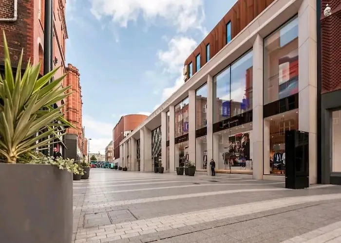 Perfect For Corporate & Business Travellers - Leeds City Centre - 3 Beds Apt - Monthly Offers