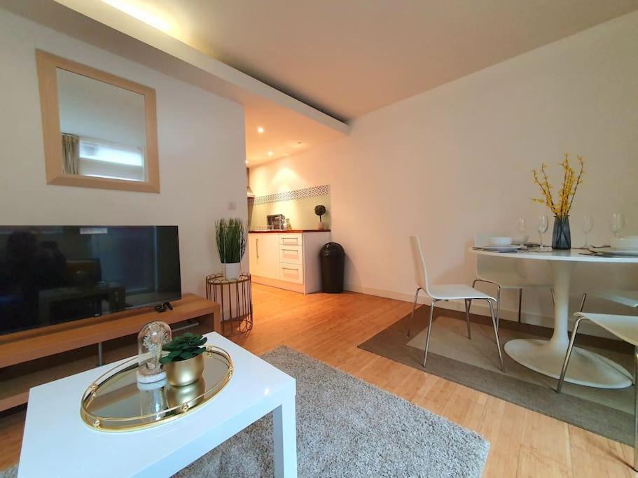 Perfect For Corporate & Business Travellers - Leeds City Centre - 3 Beds Apt - Monthly Offers Leeds (West Yorkshire)